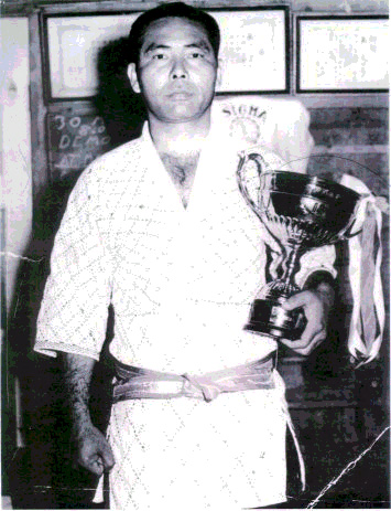 Taika Seiyu Oyata 1968 trophy